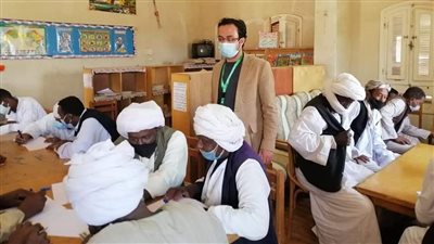 قافلة الأزهر تسلم شهادات اجتياز اختبارات محو الأمية على أبناء حلايب وشلاتين