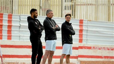 كارتيرون يجتمع بمعاونيه قبل انطلاق المران الختامي للزمالك