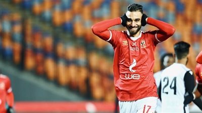 السولية يعود لقيادة وسط الأهلي أمام المصري بعد انتهاء إيقافه