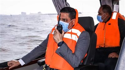 رغم سوء الأحوال الجوية.. ميناء دمياط يستقبل سفينة حاويات ليبيرية