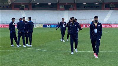 لاعبو الزمالك يتفقدون أرض ملعب 5 جويلية