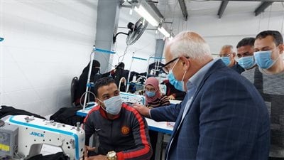 الغضبان يتابع سير العمل بعدد من المصانع الصغيرة جنوب بورسعيد (صور) 