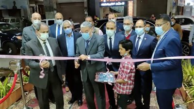 محافظ المنيا يفتتح معرض 