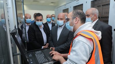 وزير النقل يوجه بزيادة عدد العاملين بمحطة منيا القمح وإعلام الركاب بتأخير القطارات 