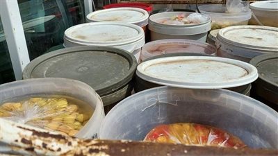 ضبط 250 كيلو مخللات فاسدة قبل بيعها للمواطنين ببورسعيد (صور)