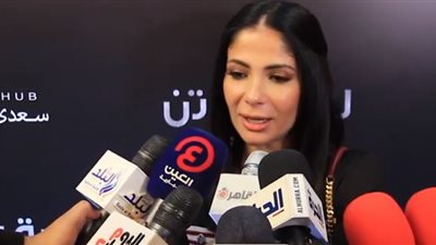منى زكي عن 