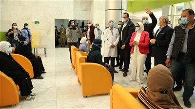  وزيرة الصحة تتفقد مستشفى العديسات المركزي وتوجه بصرف مكافأة شهر للعاملين