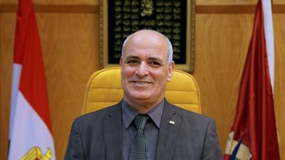 رئيس جامعة الفيوم يُهنئ 