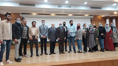 محافظ بورسعيد يشارك خريجى كلية طب الأسنان أداء قسم المهنة