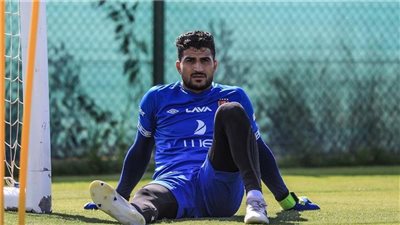 علي لطفي يعود لحراسة مرمى الأهلي أمام سموحة