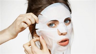5 فوائد تجميلية لفرك مكعبات الثلج على الوجه