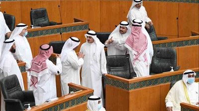 للمرة الثانية في أقل من شهر.. اشتباكات بين نواب بمجلس الأمة الكويتي (صور)