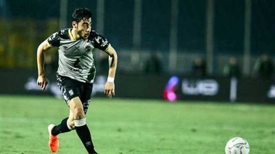 أكرم توفيق يرفض الرحيل إلى بيراميدز ويتمسك بالبقاء في الأهلي (خاص)