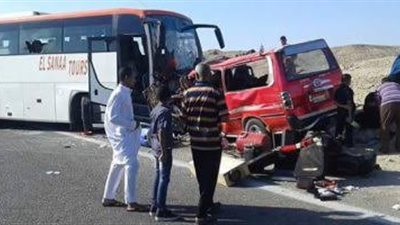 إصابة 13 شخصًا إثر انقلاب ميكروباص على الصحراوي الشرقي بسوهاج    