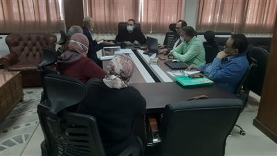 رئيس جهاز مدينة الشروق يلتقي ممثلي سكان منطقة النوادي ويلبي مطالبهم