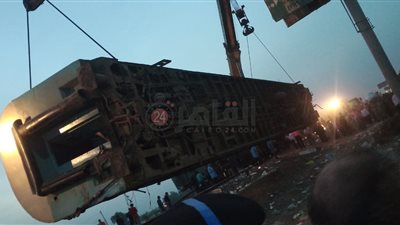 رفع عربات قطار طوخ استعدادًا لاستئناف حركة السكة الحديد (صور)