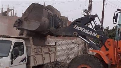 رفع 60 طنا من المخلفات الصلبة والقمامة لتوفير بيئة صحية بالمنيا
