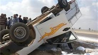 إصابة ثلاثة أشخاص إثر انقلاب سيارة ربع نقل بالمنيا