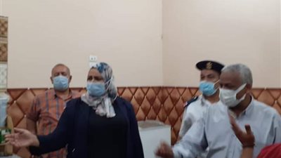 غلق وتشميع 6 مقاهي مخالفة وتحرير 130 محضر عدم ارتداء الكمامات بطهطا في سوهاج    