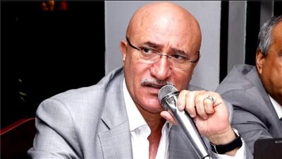موظفو 