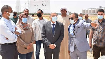 محافظ المنيا يتابع إصلاح أحد الأجزاء المنهارة ببرك الأكسدة بالمنطقة الصناعية