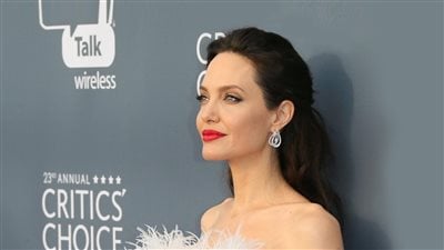  لماذا طالبت الصحة العالمية بوقف برنامج مقالب بطولة شبيهة أنجلينا جولي؟