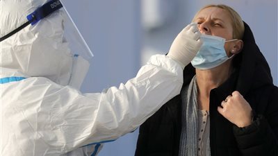 قد تؤدي إلى الشلل.. أعراض فيروس كورونا الجديدة في 21 دولة