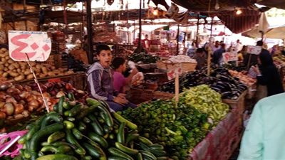 أهالي سوهاج يطالبون بغلق الأسواق بعد تفشي كورونا.. والمحافظة: غير وارد