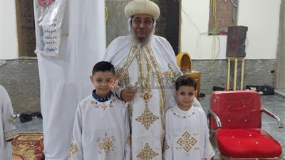 إيبارشية إسنا وأرمنت تقيم قداس القيامة وسط أجواء احتفالية (صور)