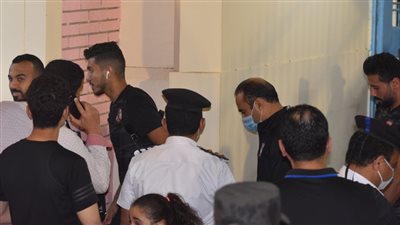 وصول فريق الأهلي إلى ملعب الغزل لمواجهة المحلة (صور)
