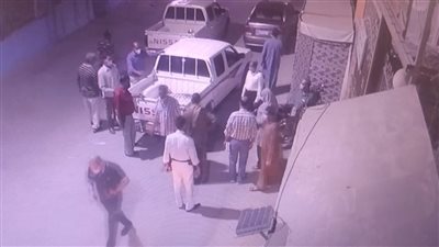 فيديوهات متداولة لرئيس مجلس مدينة طهطا تقتحم منشآت مغلقة وتكسر أقفالها (صور)