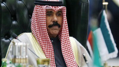 أمير الكويت يطالب شعبه بالالتزام بالاحترازات الصحية في مواجهة فيروس كورونا