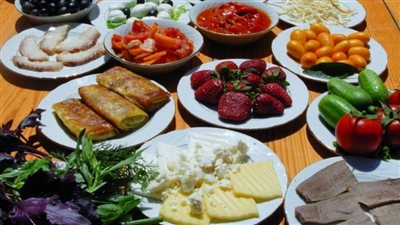 للحفاظ علي صحة الجلد.. احرصِ على تناول هذه الأطعمة في شهر رمضان
