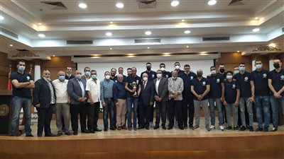 الغضبان يكافئ لاعبي كرة الطائرة واليد بنادي بورسعيد بنصف مليون جنيه 