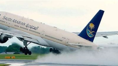 سيول وأمطار شديدة تضرب جدة.. ومنع هبوط الطائرات بسبب العاصفة 
