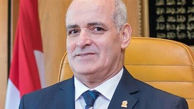 رئيس جامعة الفيوم: توفير لقاح فيروس كورونا المستجد للعاملين بالجامعة 