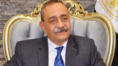 محافظ الإسماعيلية ينظر في طلب برلماني بمد مواعيد غلق المحلات لمنتصف الليل
