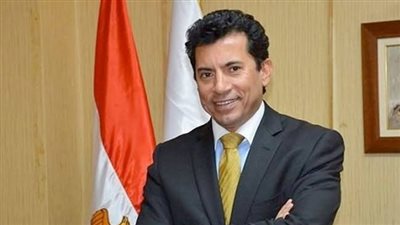 وزير الرياضة ينهي الخلاف بين قطبي الكرة المصرية بعد التواصل مع الخطيب ولبيب
