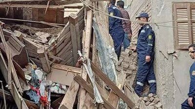 مصرع ربة منزل وابنتها وإصابة 3 آخرين إثر انهيار سقف منزل في سوهاج
