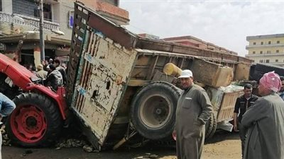 مصرع مزارع سقطت عليه أخشاب خلال تحميلها بمقطورة جرار زراعي في سوهاج 