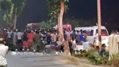 إصابة 3 أشخاص بينهم طفل إثر اصطدام سيارة ميكروباص وموتوسكل في سوهاج