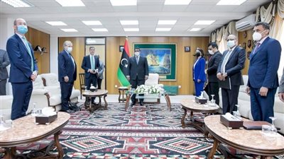 محمد المنفي يبحث مع وفد أمريكي يزور ليبيا مسار العملية السياسية (صور)