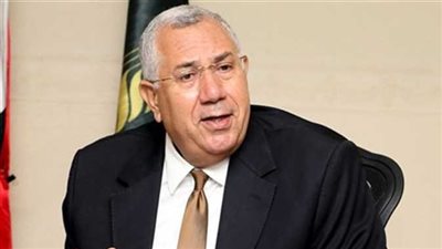 وزير الزراعة يطالب علماء الصحراء بمزيد من الأبحاث للتغلب على ندرة المياه