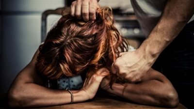 شاذ جنسيًّا وتزوج بأخرى.. بسمة تطلب الخلع من زوجها