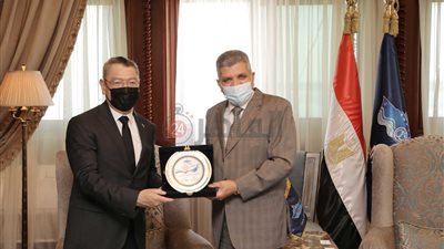 رئيس هيئة قناة السويس يستقبل السفير البنمي لبحث سُبل التعاون المشترك 