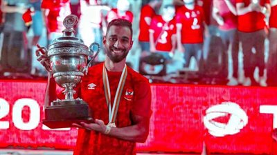 عمرو السولية يحتفل بأول سوبر إفريقي مع النادي الأهلي 