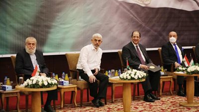 رئيس المخابرات العامة المصرية يلتقي الفصائل الفلسطينية في غزة (صور)