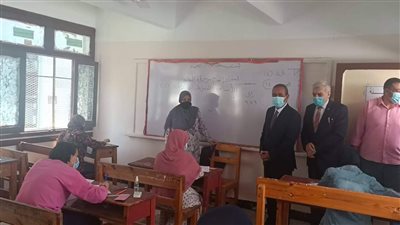 محافظ الإسماعيلية يتفقد لجان امتحانات الشهادة الإعدادية