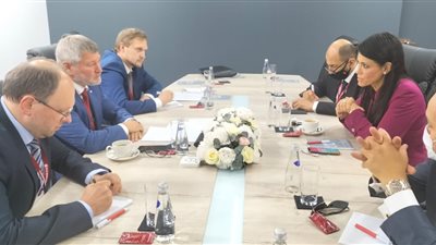 وزيرة التعاون الدولي تبحث مع رئيس شركة السكة الحديد الروسية العلاقات المشتركة في قطاع النقل