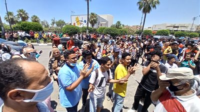 تظاهر طلاب الشهادة الإعدادية بالإسماعيلية بعد إلغاء امتحان الدراسات بسبب تسريبه ( صور)  